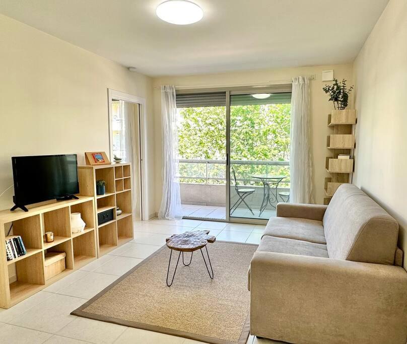 Cosy Holidays - Beach, Bars & Food At 10min Walk